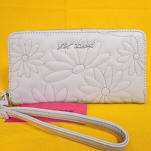 Betsey Johnson Blue Quilted Daisy Flower Spring Wallet Wristlet Zip Around NEW